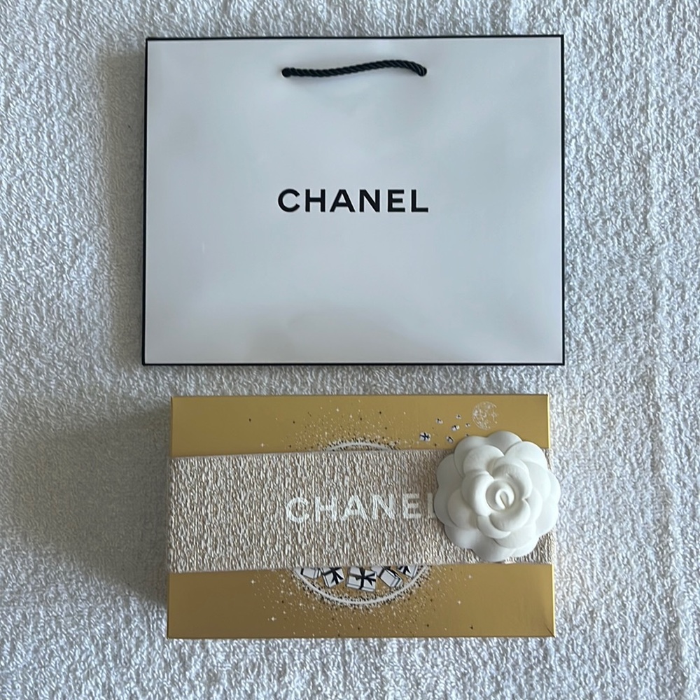 Chanel Start Fresh Holiday Skincare Set - Picture 15 of 17